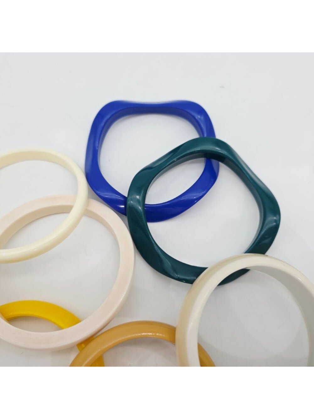 Vintage Acrylic Bangle Bracelets Set Of 8 Multicolor Chunky & Smooth Designs - Picture 4 of 5